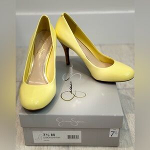 Jessica Simpson Lemon Chiffon size 7.5 M